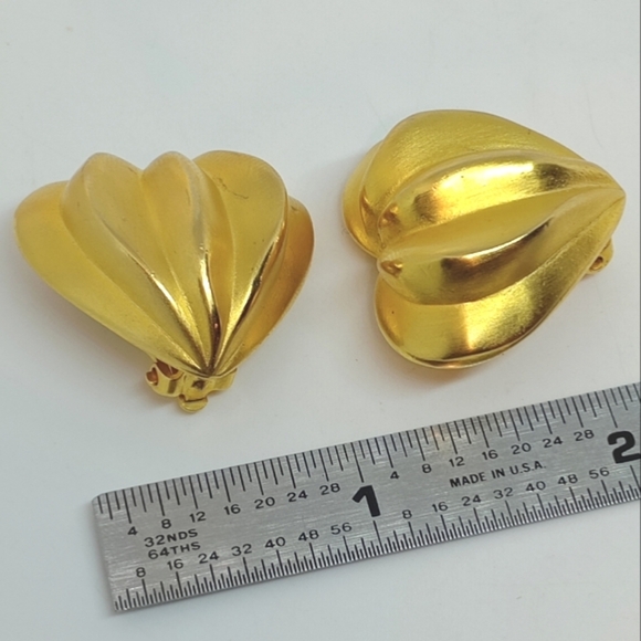 * Vintage Givenchy Large Gold Tone Hearts Clip On Earrings - Picture 3 of 8